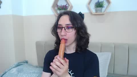 charlothe_dumont online show from April 21, 2026, 2:56 pm