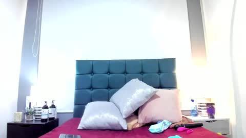 Charlott online show from December 15, 2025, 4:11 pm