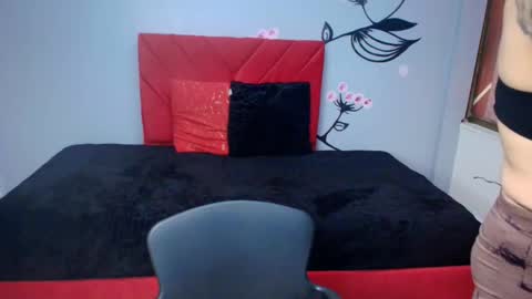 CHARLOTTE GRAY online show from November 9, 2025, 12:03 pm