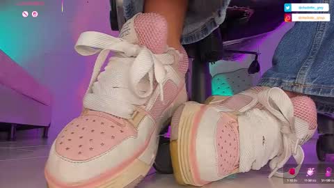 charlotte  grey online show from October 7, 2025, 7:11 pm