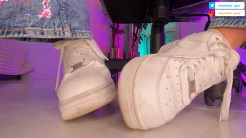 charlotte  grey online show from October 10, 2025, 8:19 pm