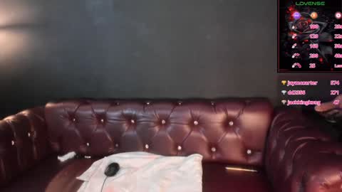 Snapshot of charlotte_brown_1 chatting on December 16, 2024, 5:43 pm CHARLOTTE BROWN online show from December 16, 2024, 5:43 pm