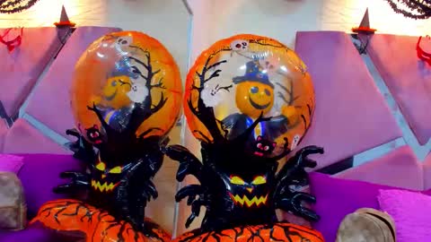 Charlotte Icee online show from October 18, 2025, 5:14 pm