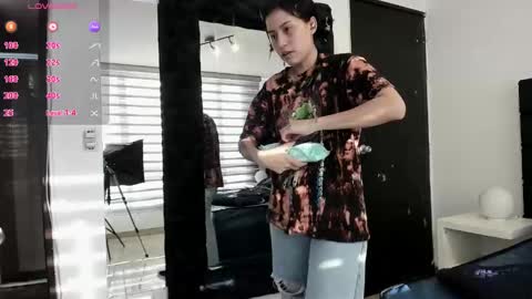 Charlotte online show from October 22, 2025, 12:05 pm