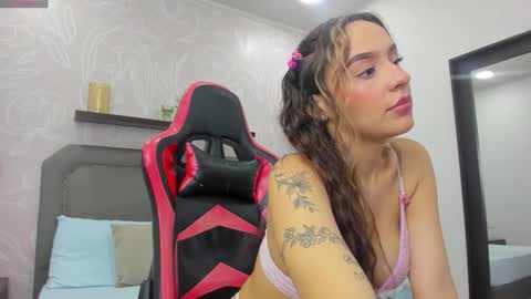 Snapshot of charlotte_rousee chatting on September 27, 2025, 12:32 pm charlotte_rousee online show from September 27, 2025, 12:32 pm