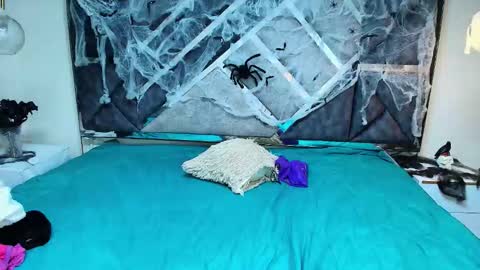 charlotte_walker1 online show from October 15, 2025, 3:17 am