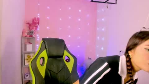 charlotteee online show from October 17, 2025, 1:20 am