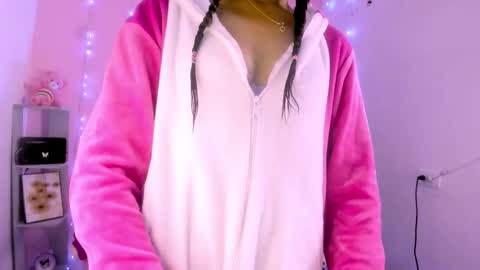 charlotteee online show from November 12, 2025, 2:12 am