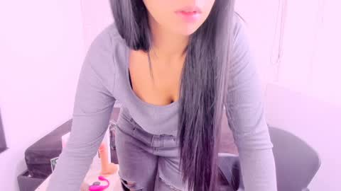 Snapshot of charlottegray_ chatting on January 25, 2025, 7:39 pm CHARLOTTE online show from January 25, 2025, 7:39 pm