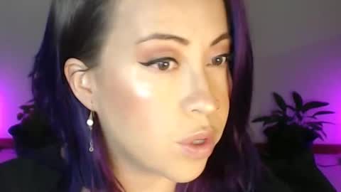 charlottezoe online show from May 15, 2026, 9:49 am