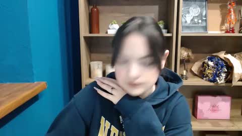 Julliette online show from November 28, 2025, 7:55 am