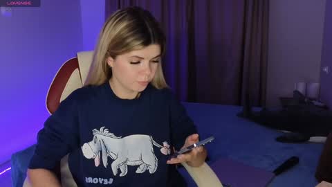 Kira online show from December 17, 2024, 6:53 pm