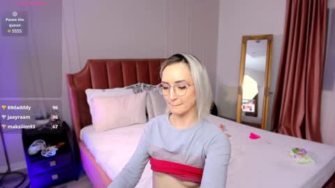 Snapshot of charming_annye chatting on January 6, 2025, 9:43 pm Annye online show from January 6, 2025, 9:43 pm