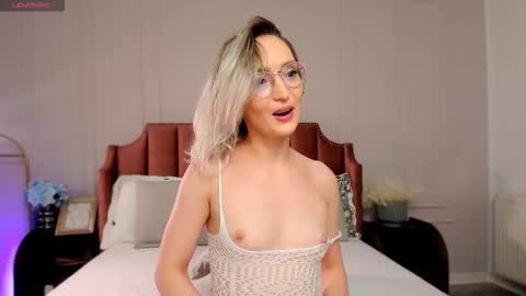 Snapshot of charming_annye chatting on October 3, 2025, 10:51 pm Annye online show from October 3, 2025, 10:51 pm