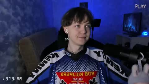 Snapshot of charonbaby1 chatting on October 25, 2025, 10:37 pm lynxy online show from October 25, 2025, 10:37 pm