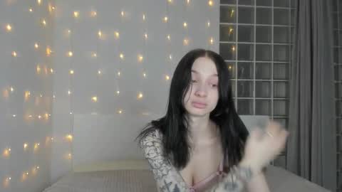 Snapshot of chatty_alice chatting on October 26, 2025, 12:38 am Alice online show from October 26, 2025, 12:38 am