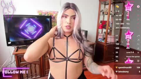 Sophie  online show from February 6, 2025, 7:40 pm