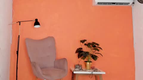 Snapshot of chaybell_ chatting on December 12, 2024, 3:32 am Chay online show from December 12, 2024, 3:32 am