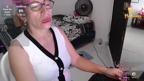 CHAYLA VICTORIA RUIZ  online show from October 27, 2025, 8:02 pm