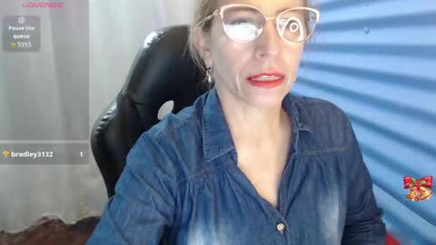 CHAYLA VICTORIA RUIZ  online show from April 17, 2026, 3:04 pm