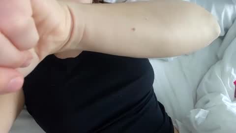 Snapshot of cheeekycouple02 chatting on January 19, 2025, 2:28 pm Cheeeky couple online show from January 19, 2025, 2:28 pm