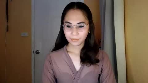 chelly4u69 online show from April 3, 2026, 1:47 am