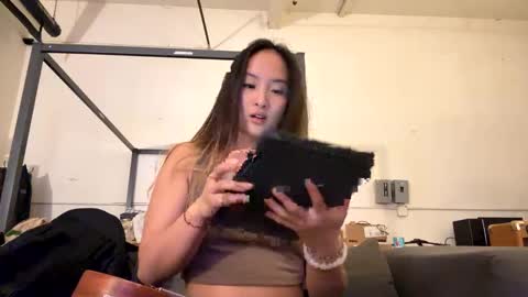 Snapshot of chellybear101 chatting on December 16, 2024, 2:25 am chellybear101 online show from December 16, 2024, 2:25 am