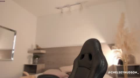 chelsey_hudson online show from September 23, 2025, 12:52 pm