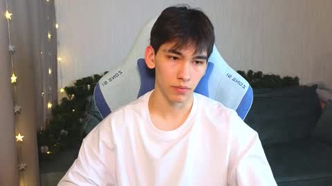 Snapshot of chem1ko chatting on February 10, 2025, 12:29 pm LUCASRYANPVT IS OPEN online show from February 10, 2025, 12:29 pm