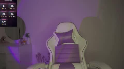 Holly online show from September 29, 2025, 10:14 pm