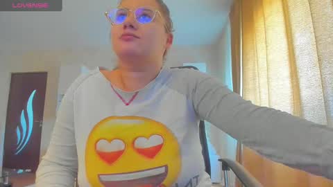 Snapshot of cherry_pie_69 chatting on March 4, 2025, 7:30 am mayra online show from March 4, 2025, 7:30 am