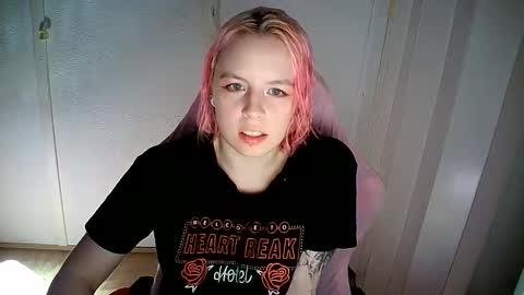 cherrybaby_0 online show from June 10, 2026, 9:03 pm