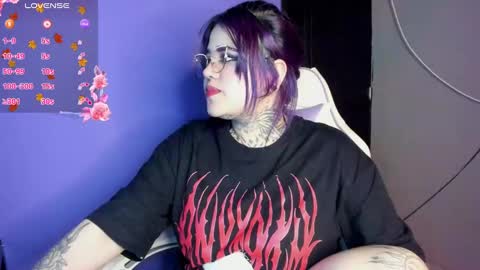  dayis independent model  online show from December 9, 2024, 5:29 am