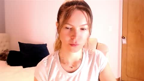 Anna online show from November 19, 2025, 2:22 am