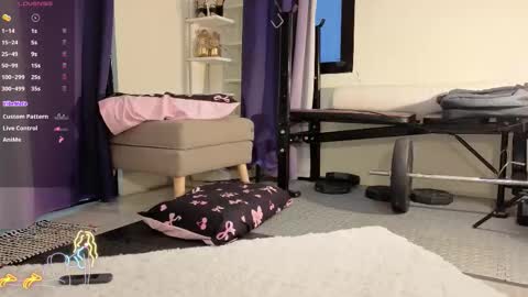 Snapshot of cherrycreme chatting on November 3, 2025, 6:25 am Cherry online show from November 3, 2025, 6:25 am