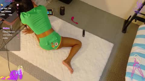 Snapshot of cherrycreme chatting on November 18, 2025, 2:06 am Cherry online show from November 18, 2025, 2:06 am