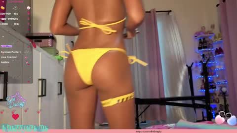 Snapshot of cherrycreme chatting on April 28, 2026, 3:33 am Cherry online show from April 28, 2026, 3:33 am