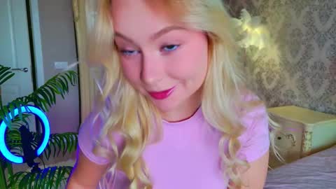 Snapshot of cherryhello chatting on September 20, 2025, 5:52 am Mila online show from September 20, 2025, 5:52 am