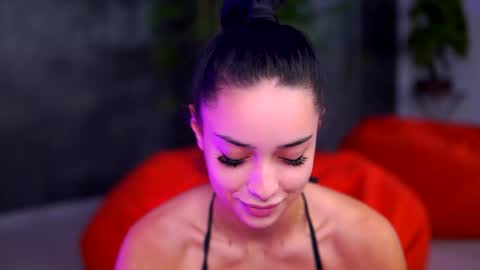 Selena online show from September 28, 2025, 7:41 pm