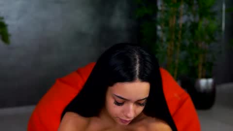 Selena online show from October 24, 2025, 5:53 pm