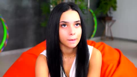 Selena online show from October 28, 2025, 7:38 pm