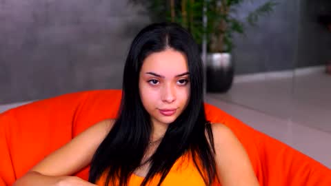 Selena online show from November 7, 2025, 7:58 pm