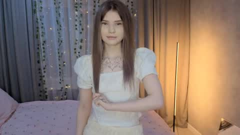 aroline online show from April 15, 2026, 2:13 pm