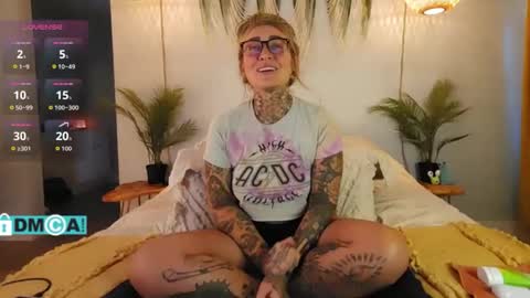 Chevi Blue online show from October 28, 2025, 1:58 pm