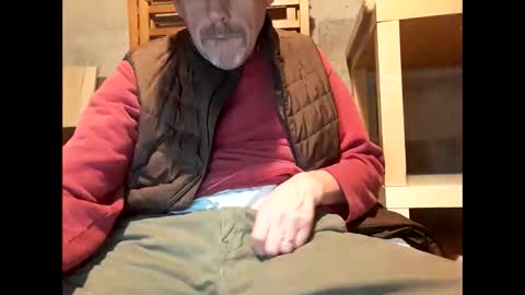 Snapshot of chevy69 chatting on December 18, 2024, 12:43 am chevy69 online show from December 18, 2024, 12:43 am