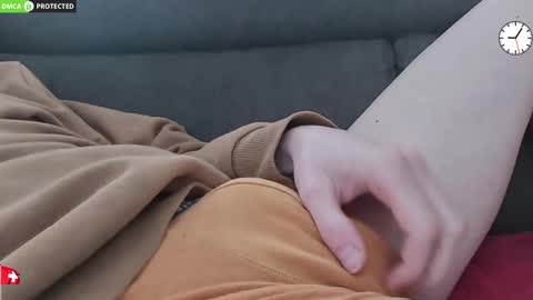 Snapshot of chezmonsieur_g chatting on February 20, 2026, 8:05 am Grey online show from February 20, 2026, 8:05 am