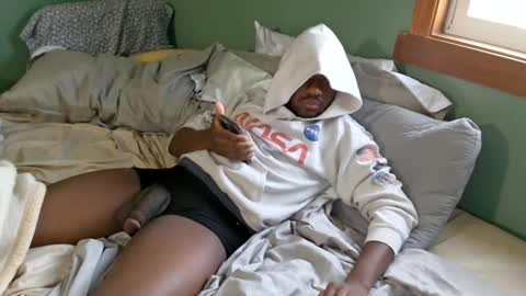 Que online show from March 20, 2026, 3:39 pm