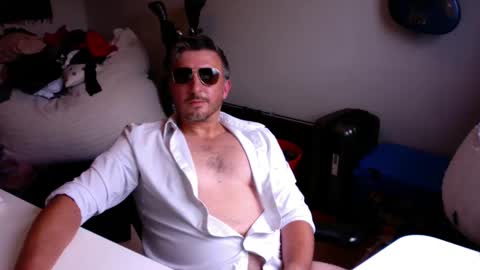 Snapshot of chickenduck90 chatting on September 21, 2025, 7:48 pm ThisCheeseBetterBeGuda online show from September 21, 2025, 7:48 pm