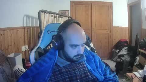 chicomallorca96 online show from February 6, 2025, 10:37 am