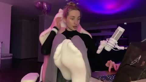 Snapshot of chillgoddess chatting on March 11, 2025, 2:51 pm Goddess Vika - owner of all ur money online show from March 11, 2025, 2:51 pm